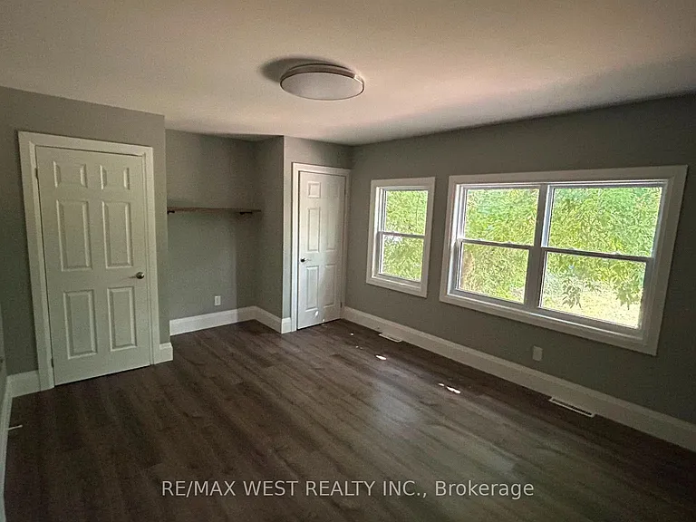 16 Albert St N #1 — Photo 4