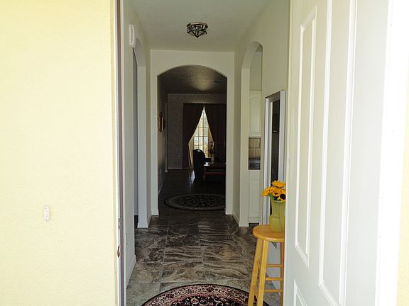 4th image of 101 Sidney Ct