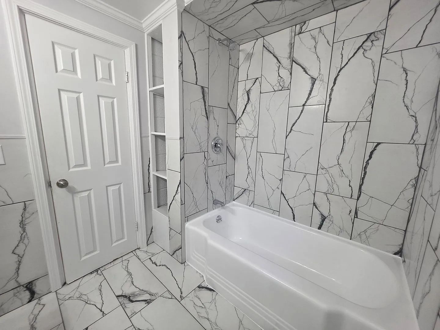 212 Oak Street — Photo 1