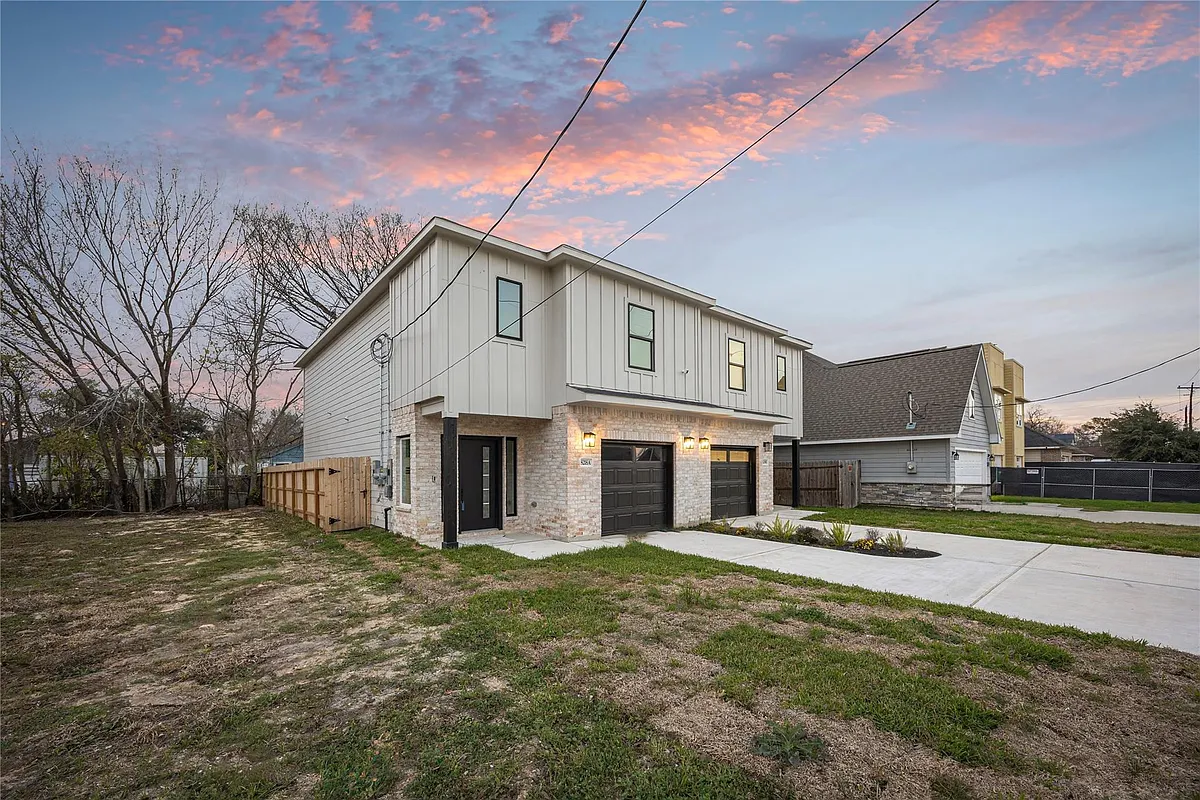 Building Photo - 8218 Lawler St #B