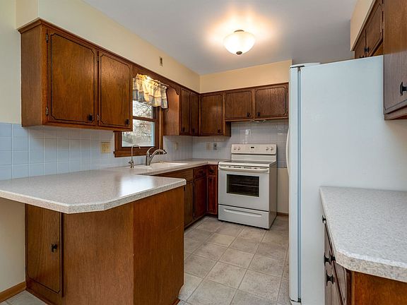 3rd image of 243 15th St NE