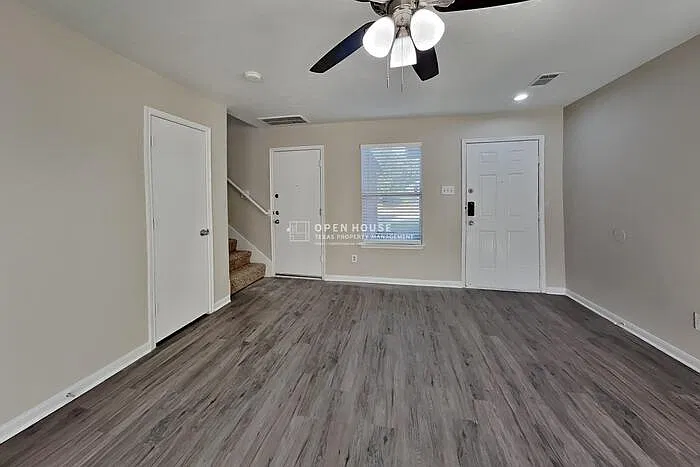 3 bed, 2.5 bath, 1344 sqft, $1,725 — Photo 3