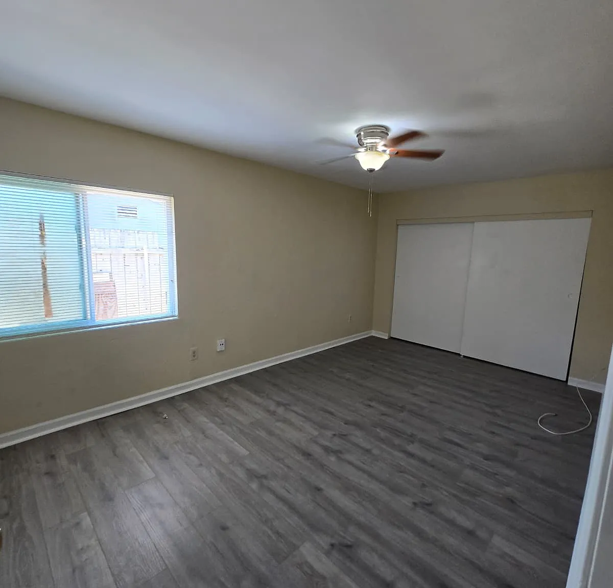 5 bed, $5,549 — Photo 4
