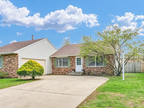 1907 Bittersweet Dr, Champaign, IL 61821