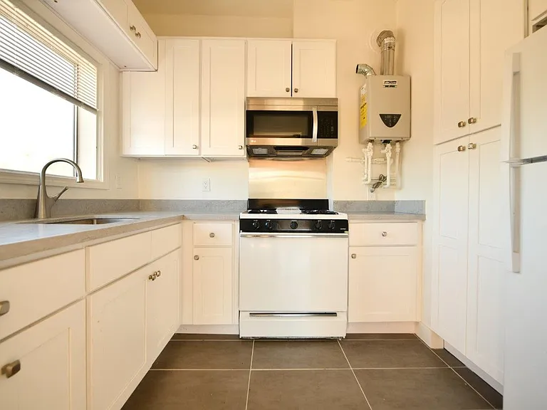 1131 Pine St — Photo 7