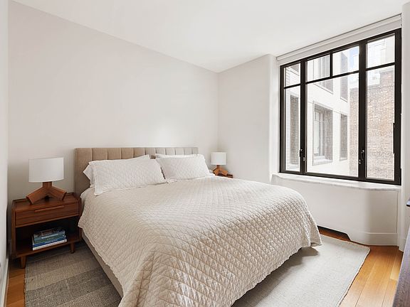 5th image of 110 Charlton St APT 9H