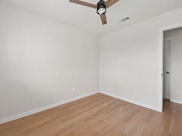 12215 Fetlock Dr — Photo 31