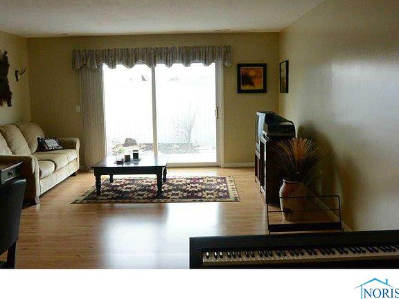 4th image of 2524 W Village Dr