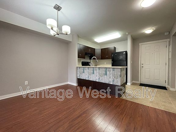 2nd image of 1479 Glenmore Rd N #205