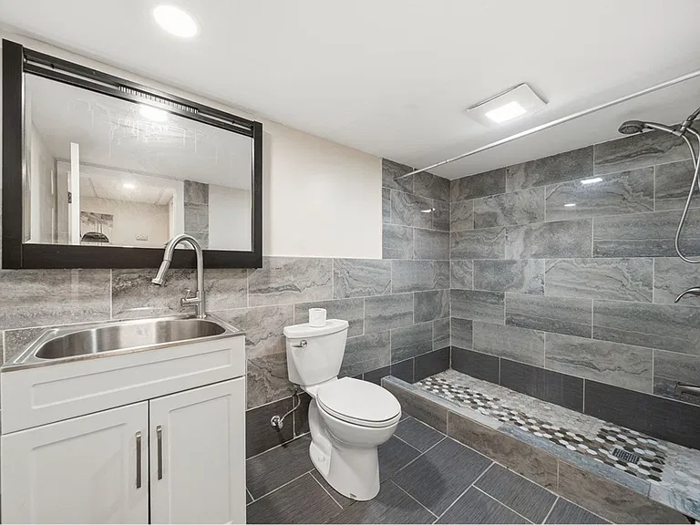 221 Totten Pond Rd — Photo 28