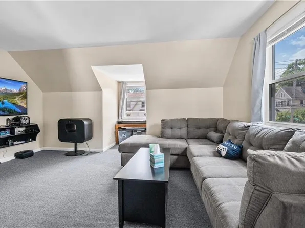 325 College Avenue image 20 of 27