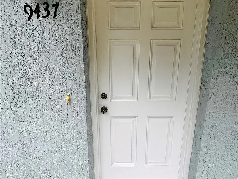 9437 N Travis Dr — Photo 2