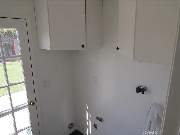 8901 Shore Cir — Photo 12