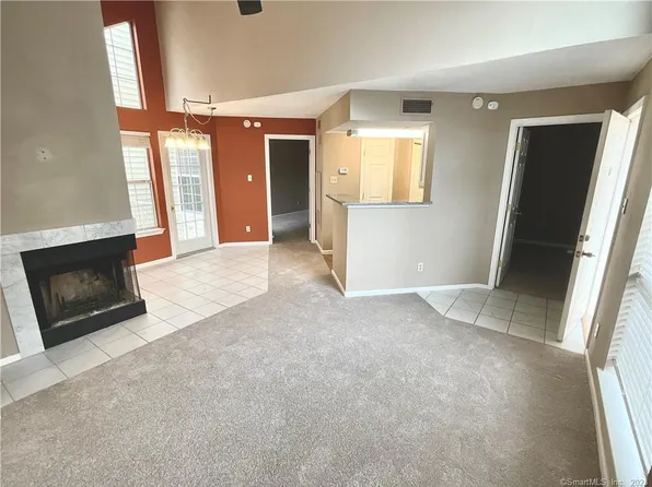 15 Carriage Crossing Lane #15, Middletown, CT 06457