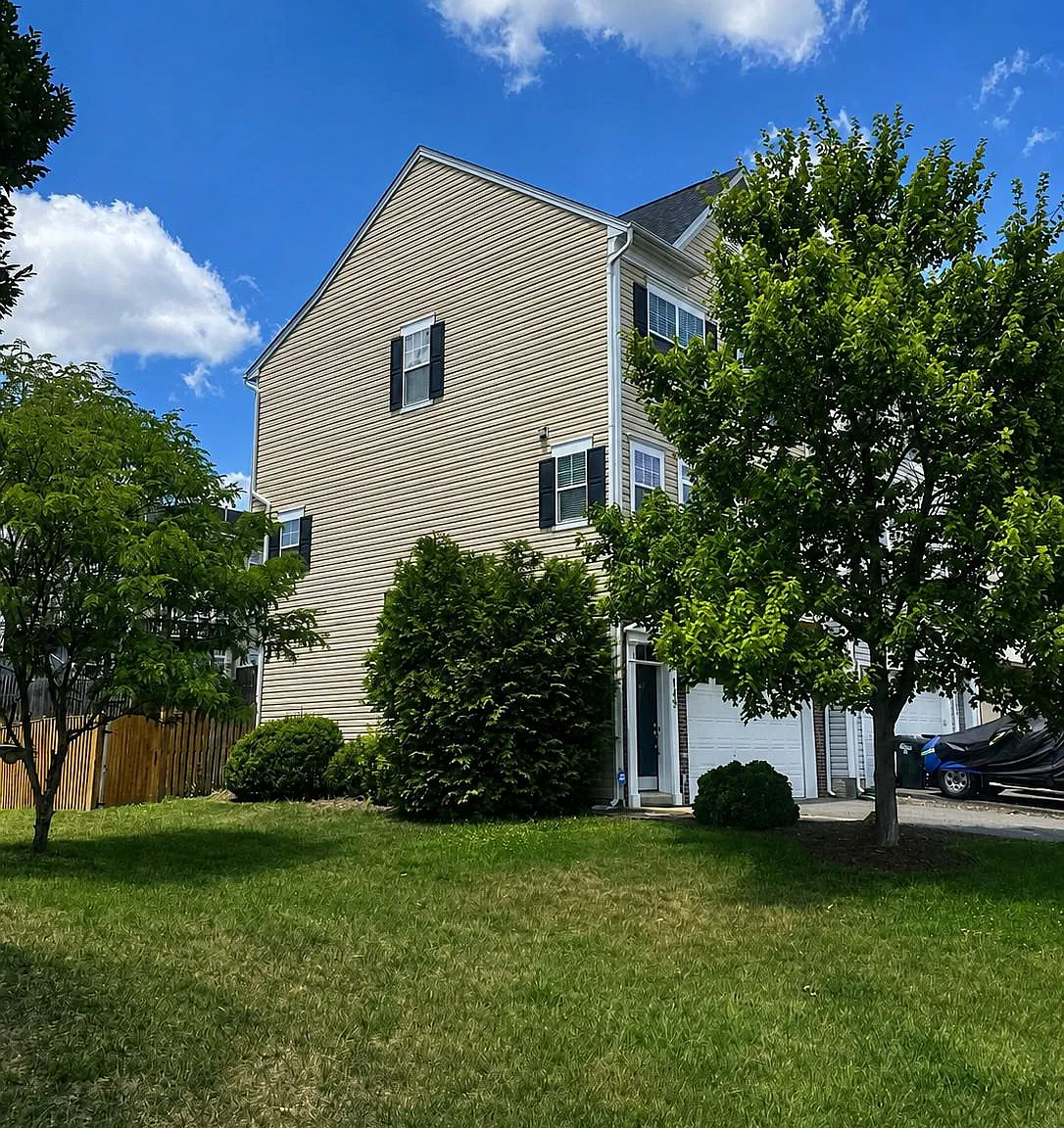 3 bed, 3.5 bath, 2420 sqft, $2,875 — Photo 2