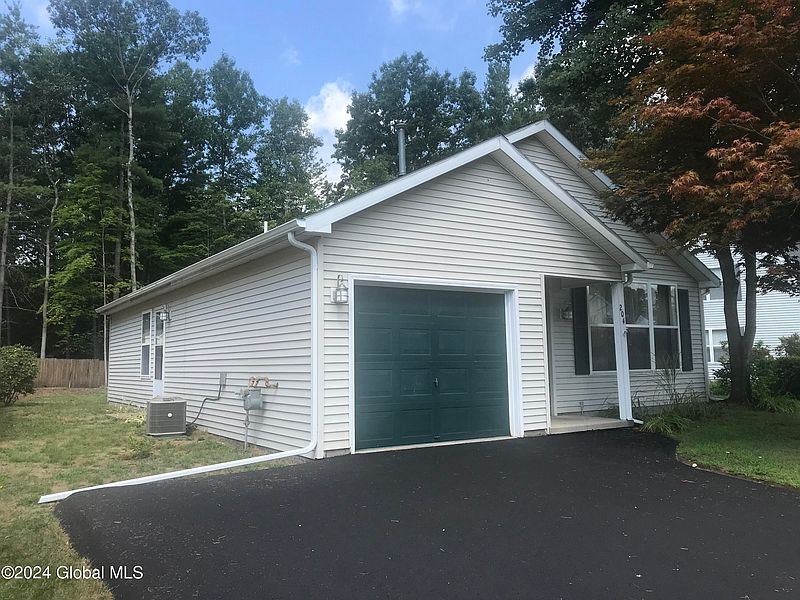 3rd image of 204 Meadowlark Drive