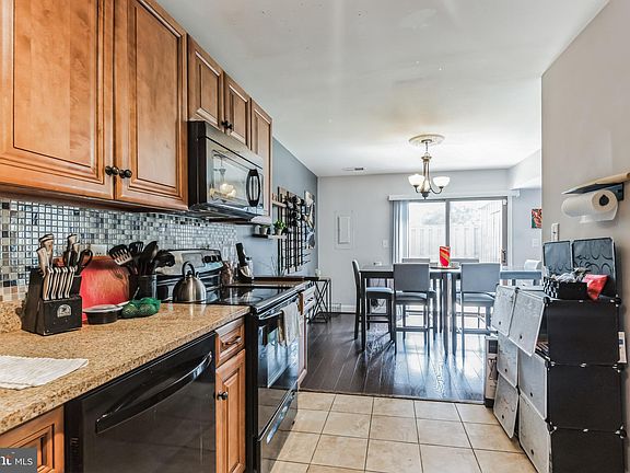 4th image of 68 Cable Hollow Way #37-3