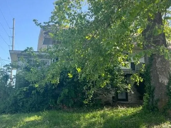 2753 Hillcrest Ave, Alton, IL 62002