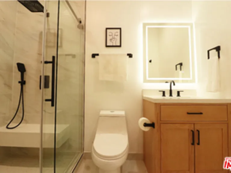 9040 Phyllis Ave #D — Photo 11