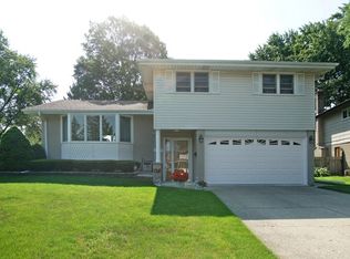 1317 E Mulberry Ln, Mount Prospect, IL