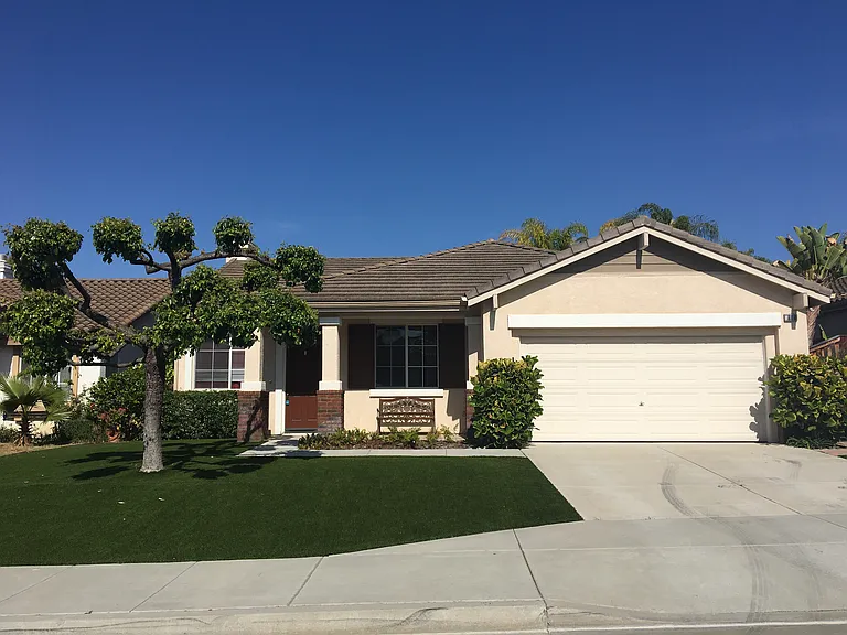 886 Niguel St — Photo 1