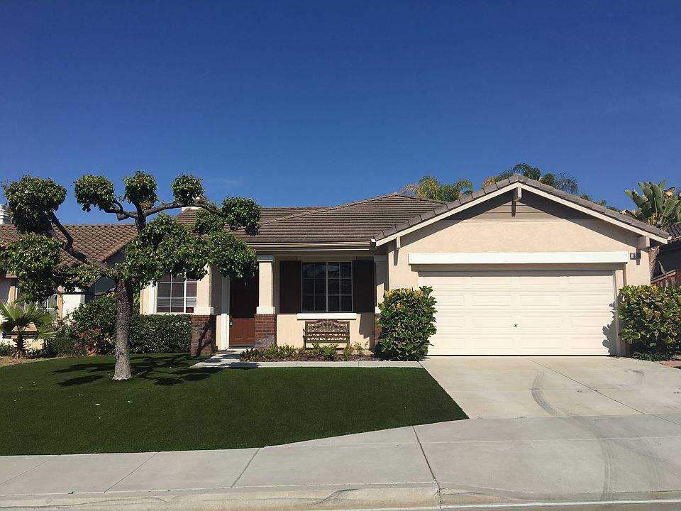 1st image of 886 Niguel St