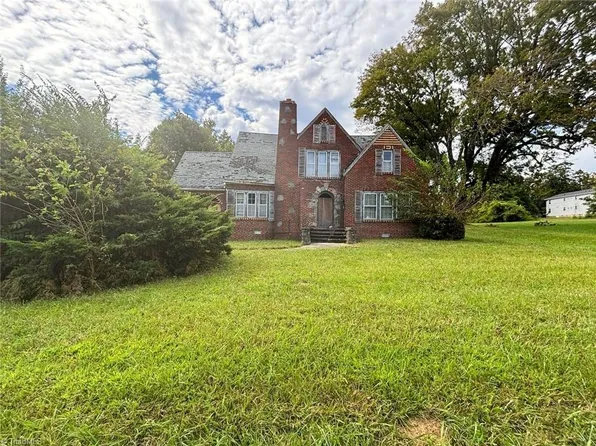 1523 Maple Ave, Burlington, NC 27215