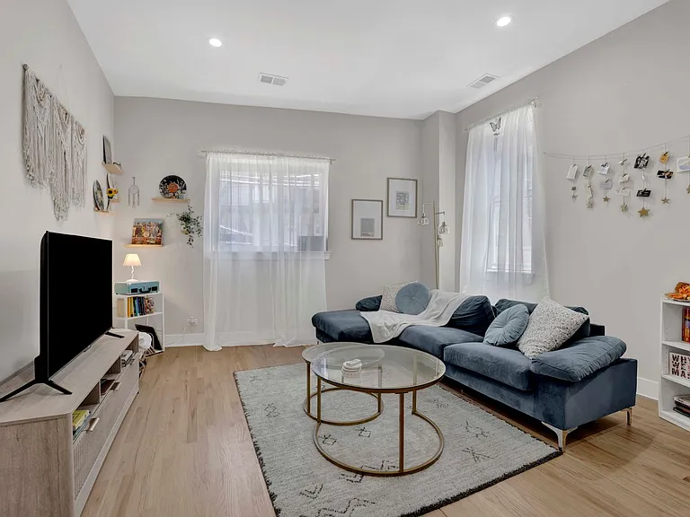 4437 N Broadway St #2R — Photo 9