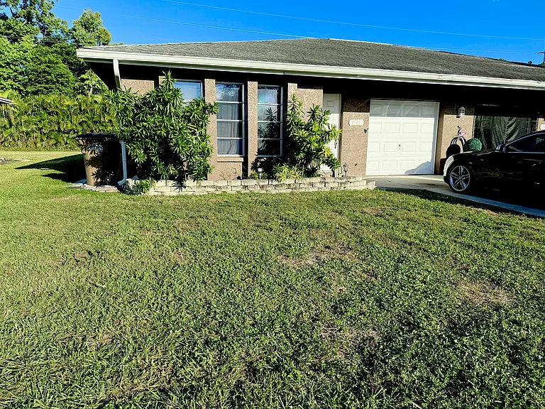 1307 SW Santa Barbara Pl — Photo 1
