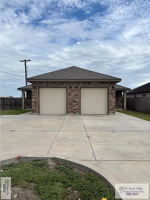 3 bed, 2.0 bath, 1348 sqft, $1,400 — Photo 2