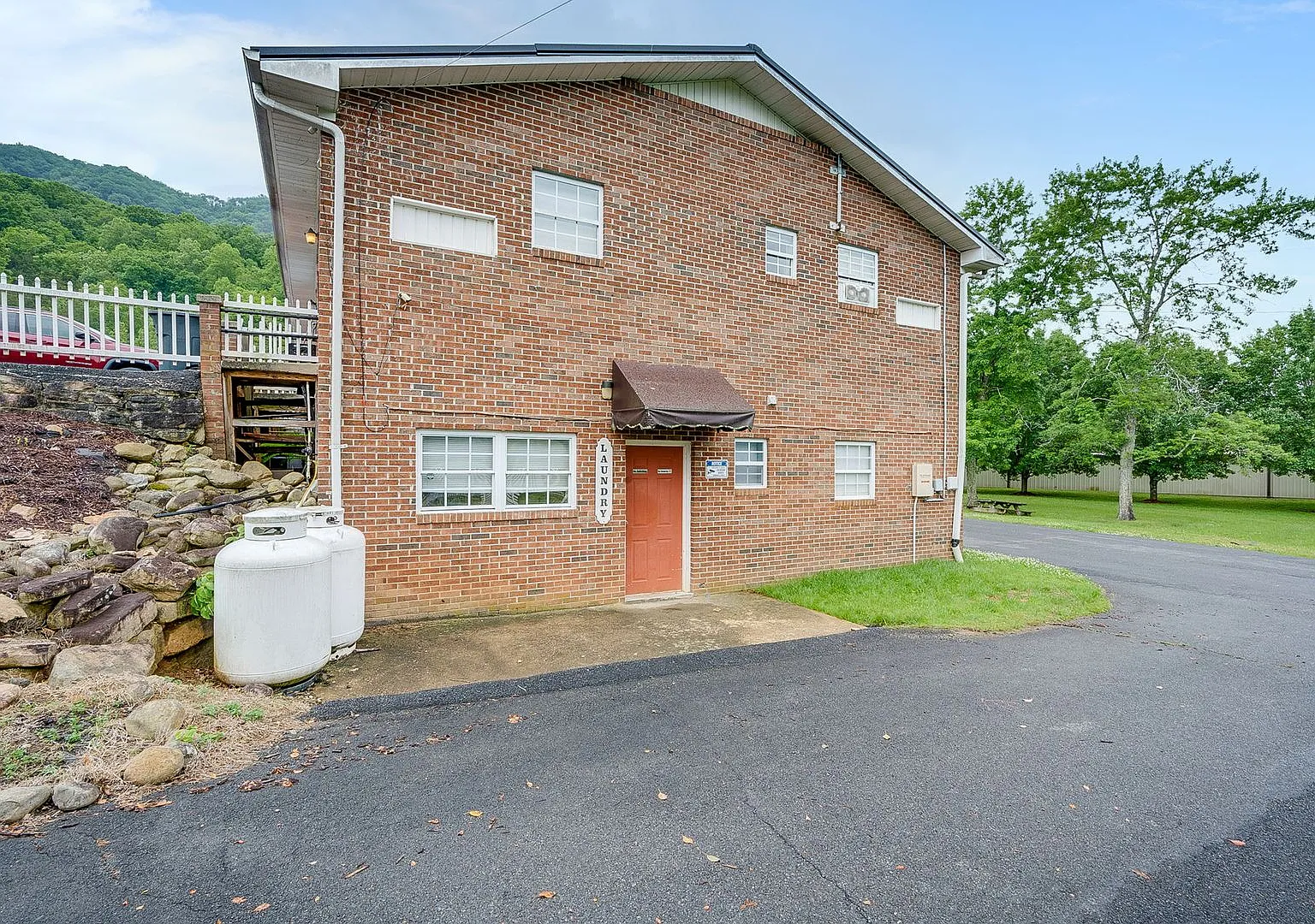 749 Slabtown Circle — Photo 2