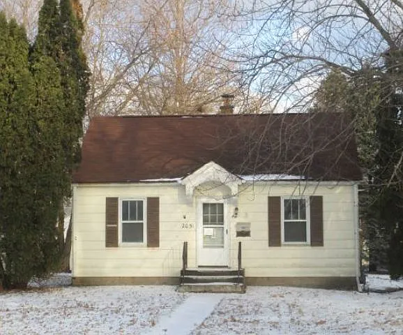 2051 36th St photo 1