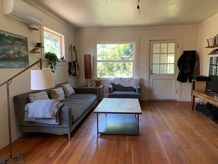 2230 Franklin St — Photo 4
