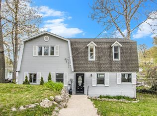 12372 Hubbards Cove Dr, Plainwell, MI 49080