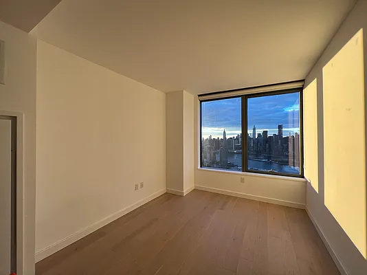 Rented by Nest Seekers International | media 13