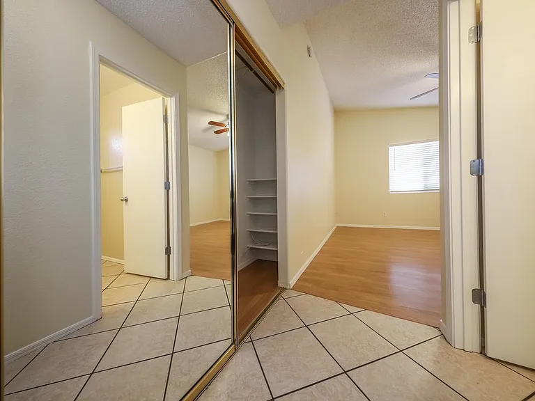 1656 W Wood Crest Ct — Photo 20