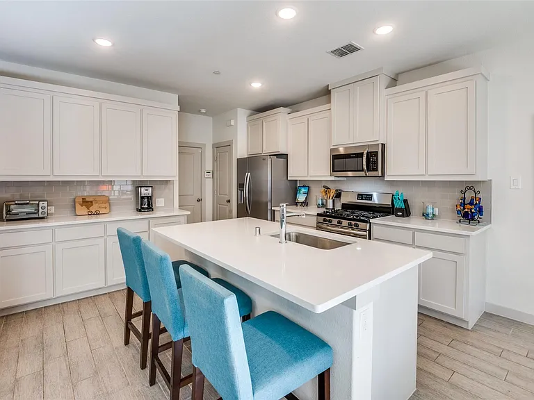 2728 Splendor Dr — Photo 3