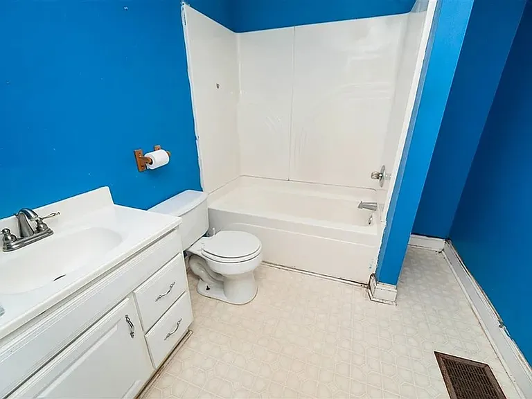 801 N Liberty St — Photo 3