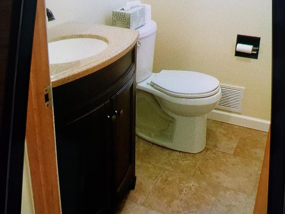 5th image of 250 Eloise Dr