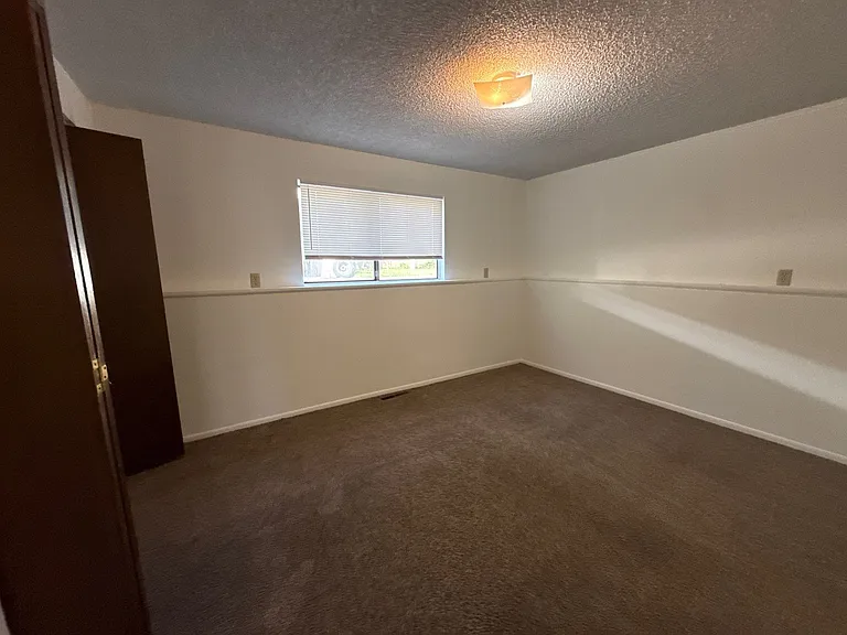Bedroom - new carpet and paint summer 2026