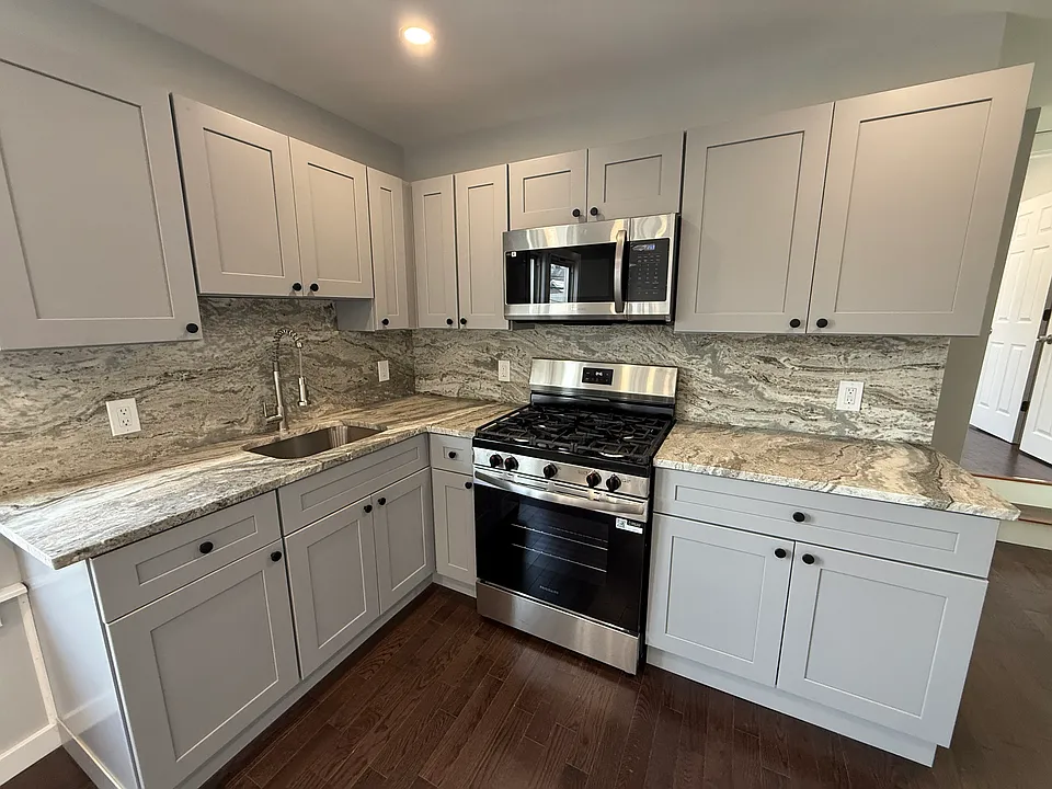 46 Thompson St #2