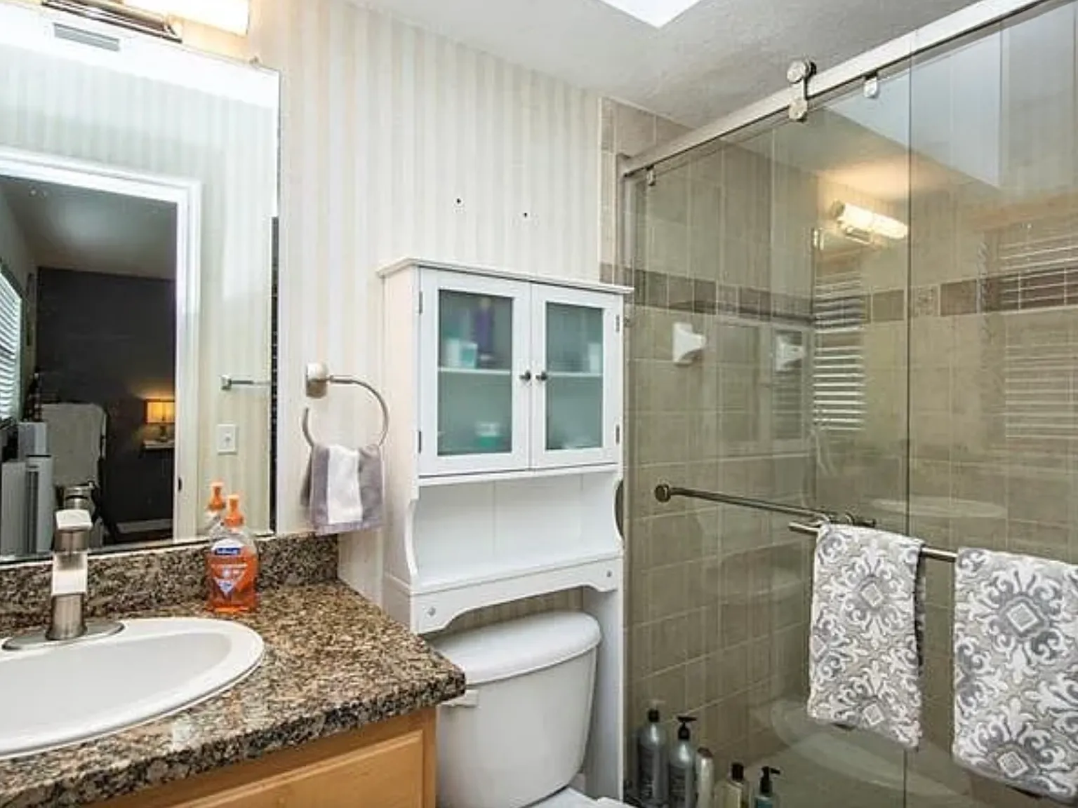 2 bed, 1160 sqft, $2,700 — Photo 4