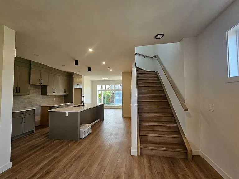 3203 14th Ave SW — Photo 7