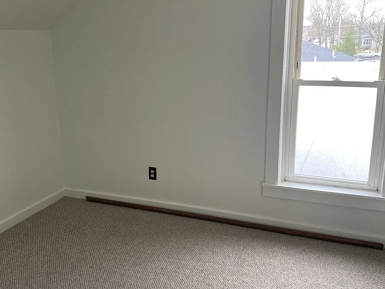 908 S Blackhoof St #B — Photo 6