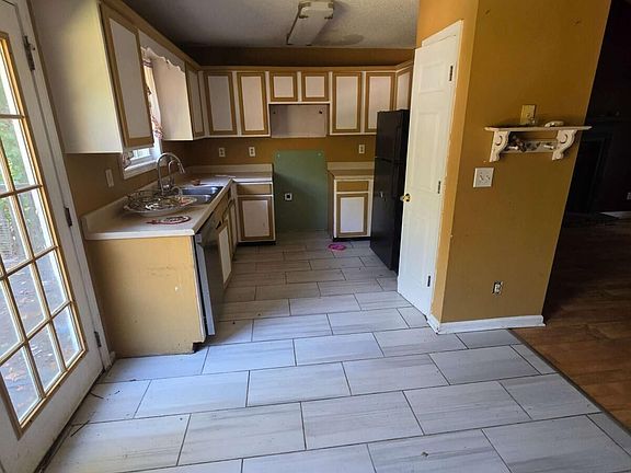 4th image of 244 Greentree Trl