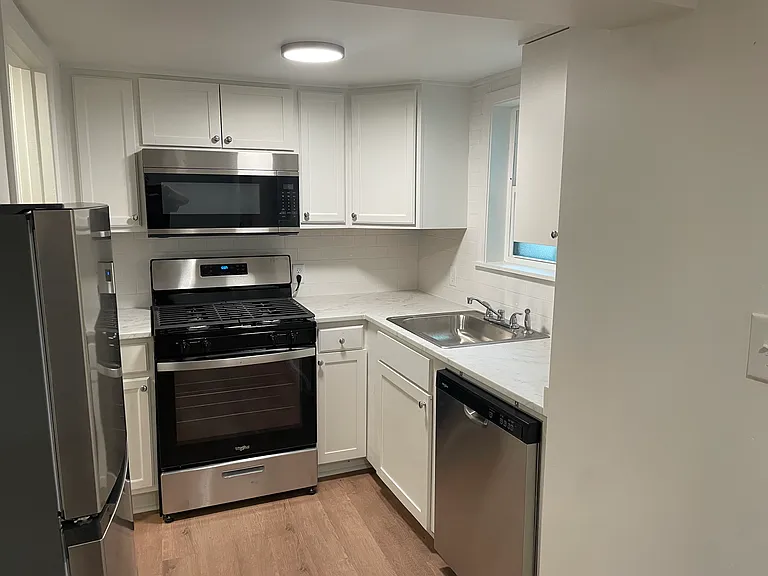 1101 Kavanaugh Blvd #C — Photo 3
