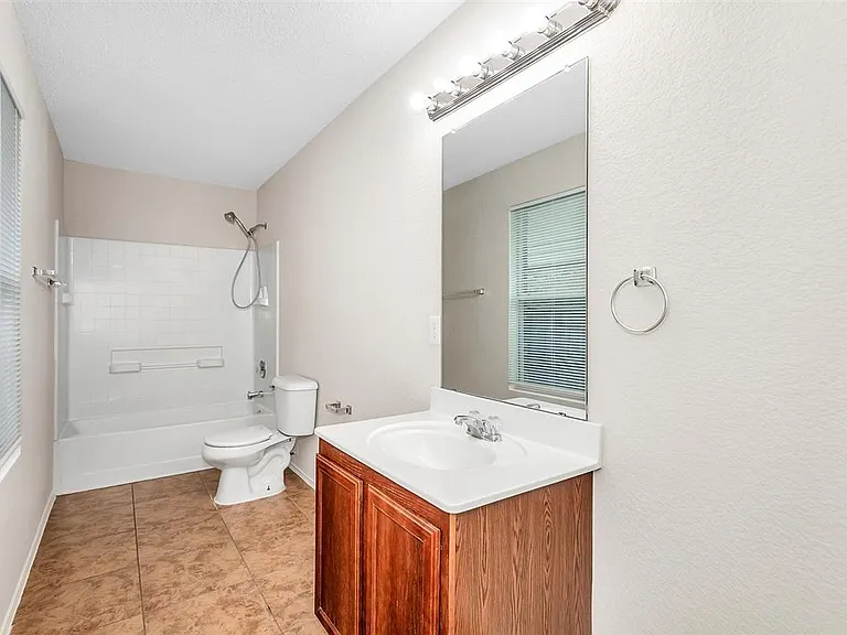 2152 Laughlin Rd — Photo 16