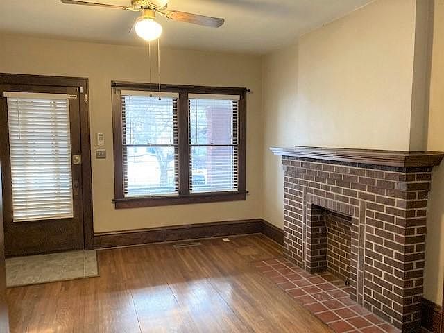 1st image of 813 Bruck St