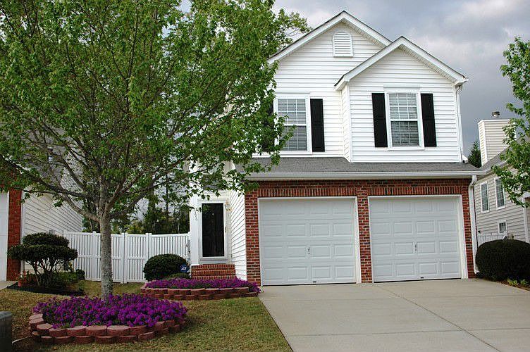 Reduced $199,99! Cluster Community with Swim/Tennis/Volleyball..super location