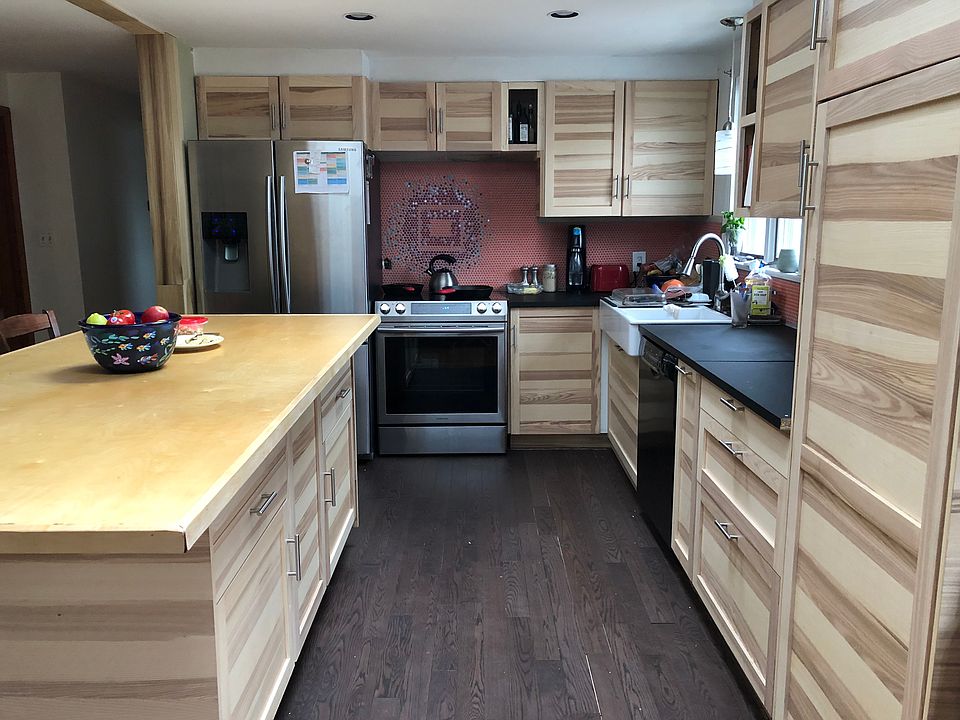 2nd image of 42 Victory Ave